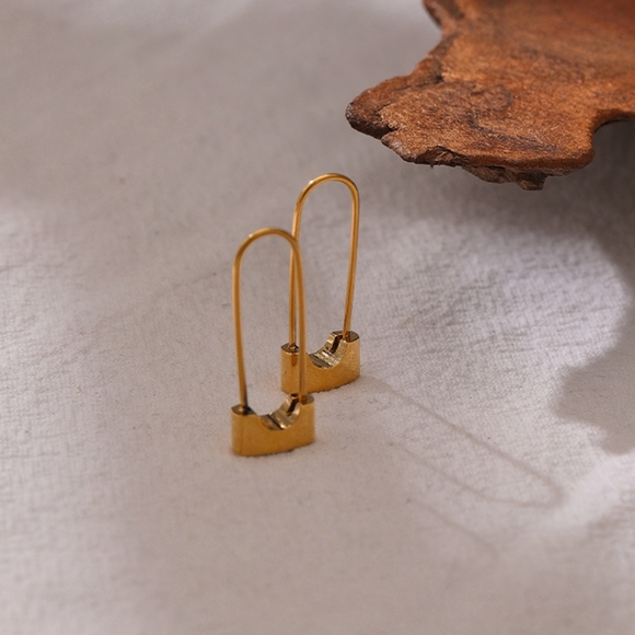 Chic Lock Hoop Earrings - Picture 3 of 7